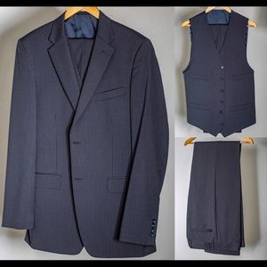 Jones New York suit 44L 34/32 lightly tailored